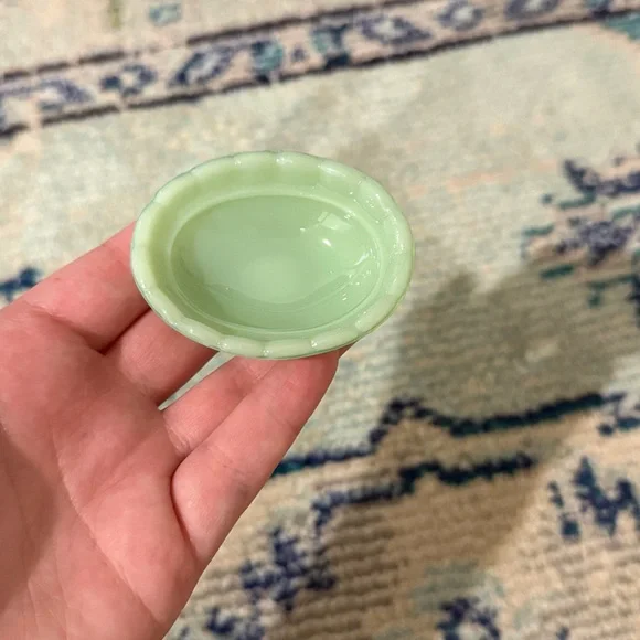 Mini Jadeite Hen on the Nest - Picture 3 of 5